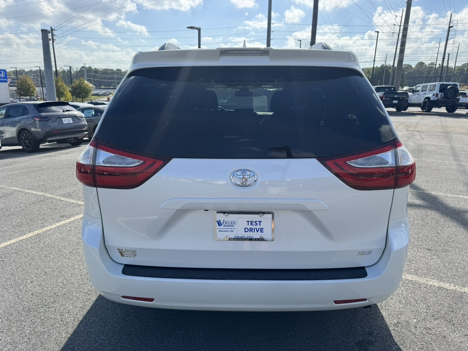 2019 Toyota Sienna XLE 6