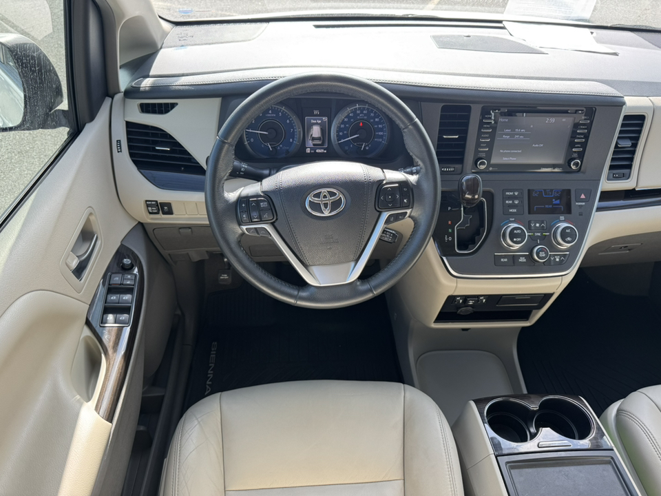 2019 Toyota Sienna XLE 14