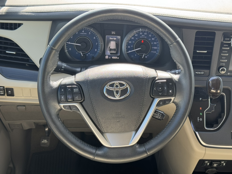 2019 Toyota Sienna XLE 15