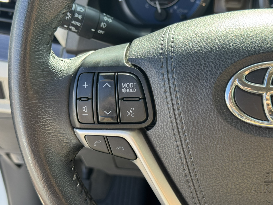 2019 Toyota Sienna XLE 16