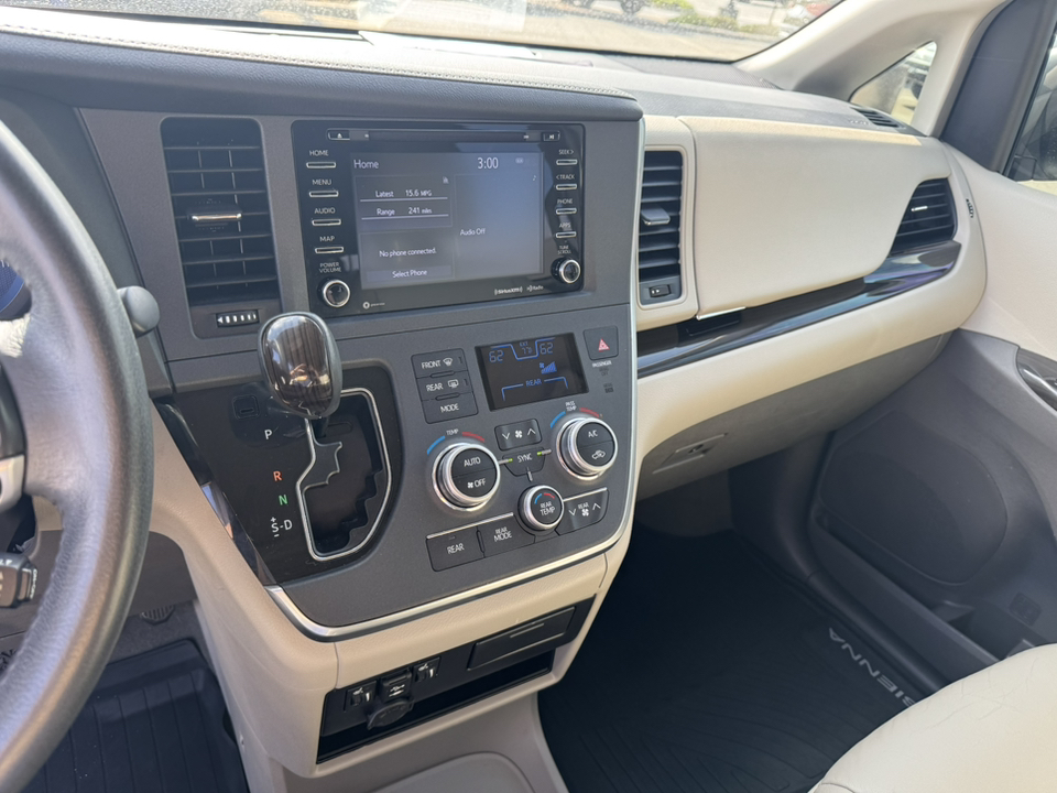 2019 Toyota Sienna XLE 20