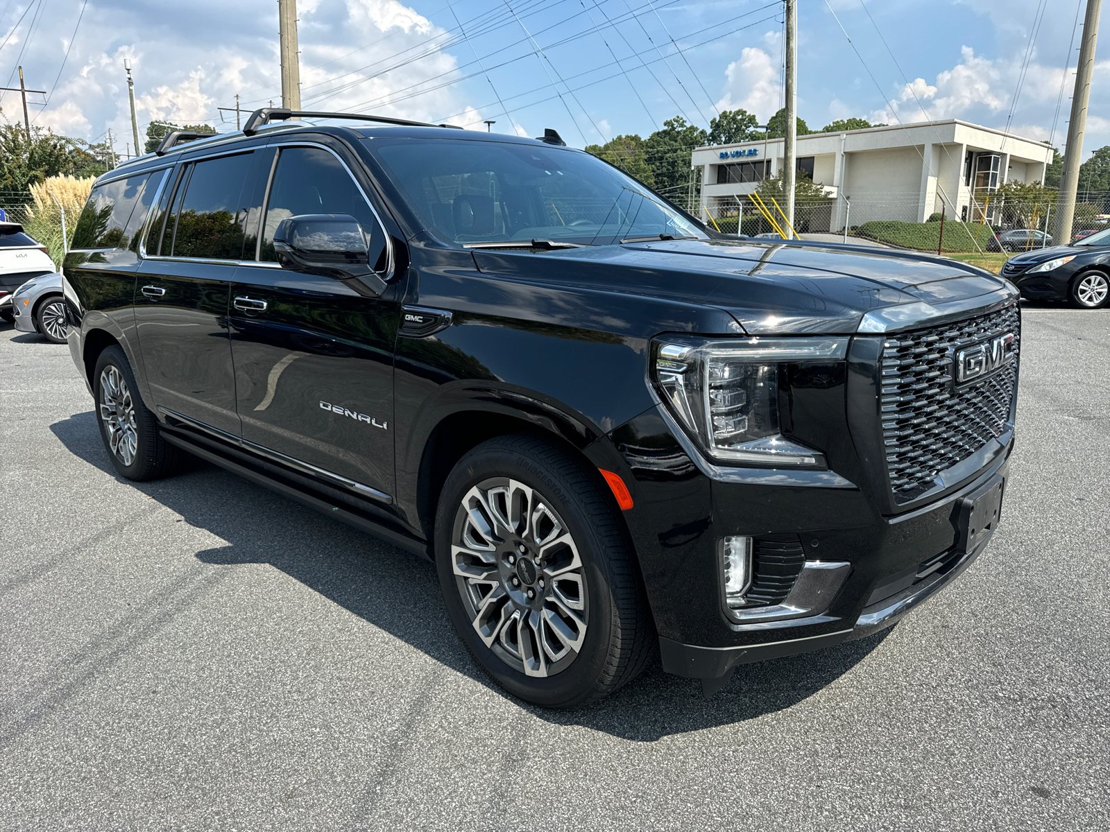 2023 GMC Yukon XL Denali Ultimate 1