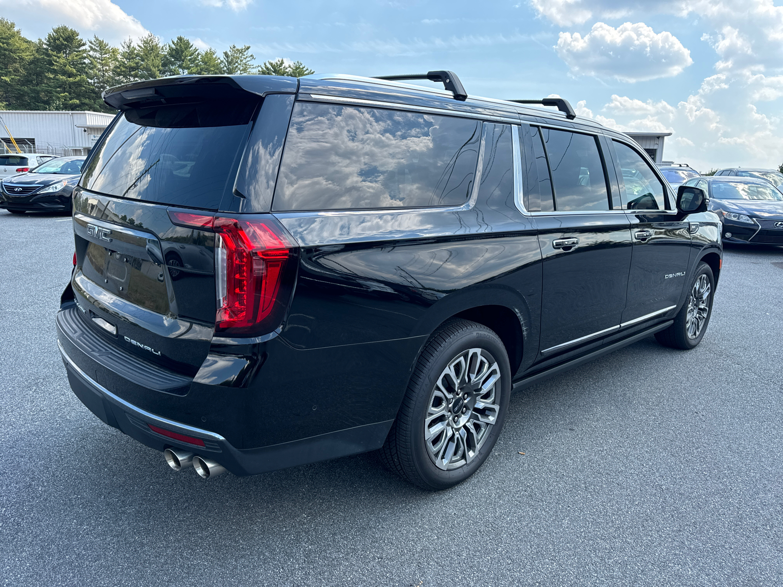 2023 GMC Yukon XL Denali Ultimate 7