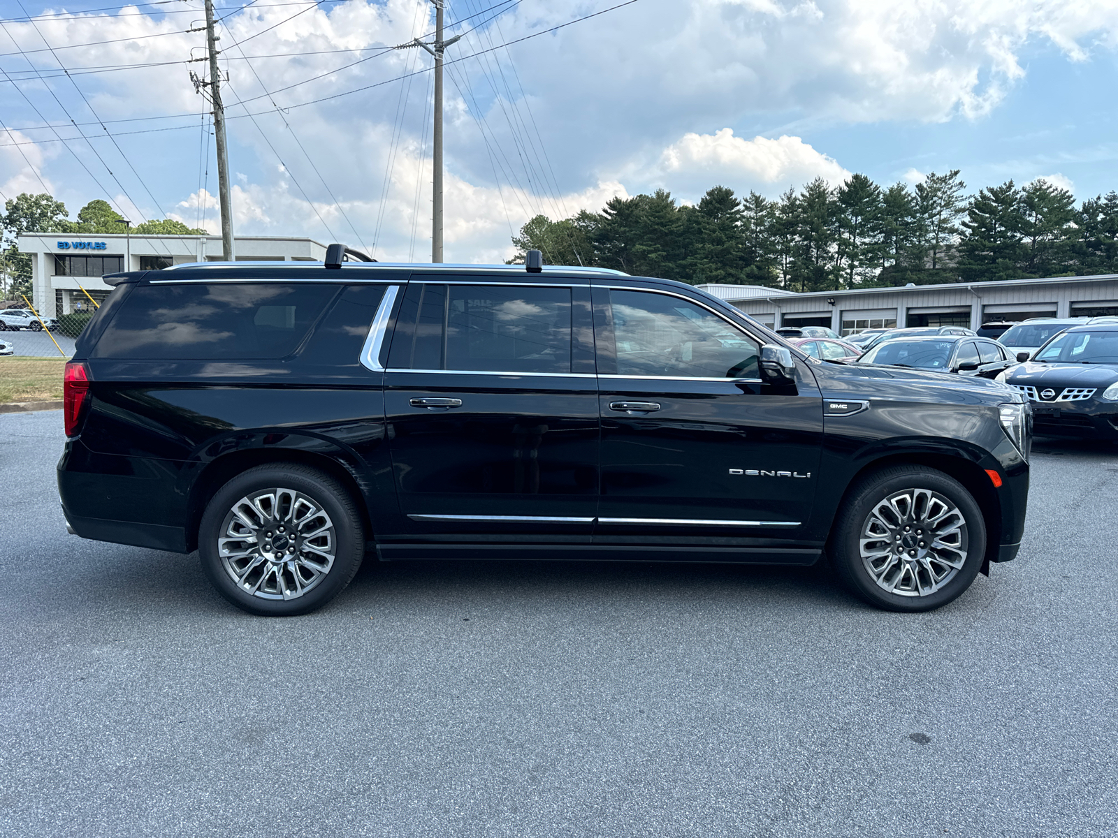 2023 GMC Yukon XL Denali Ultimate 8