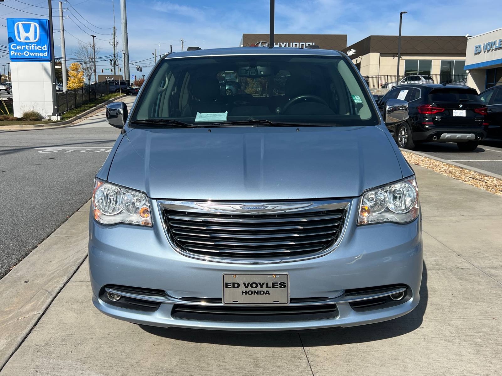 2016 Chrysler Town & Country Touring-L Anniversary Edition 2