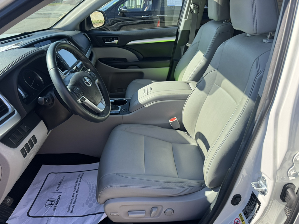 2016 Toyota Highlander XLE 9