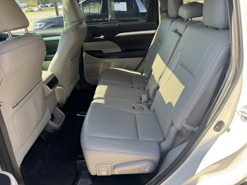 2016 Toyota Highlander XLE 12