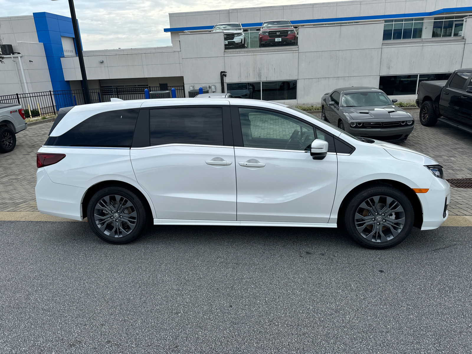 2025 Honda Odyssey Touring 8