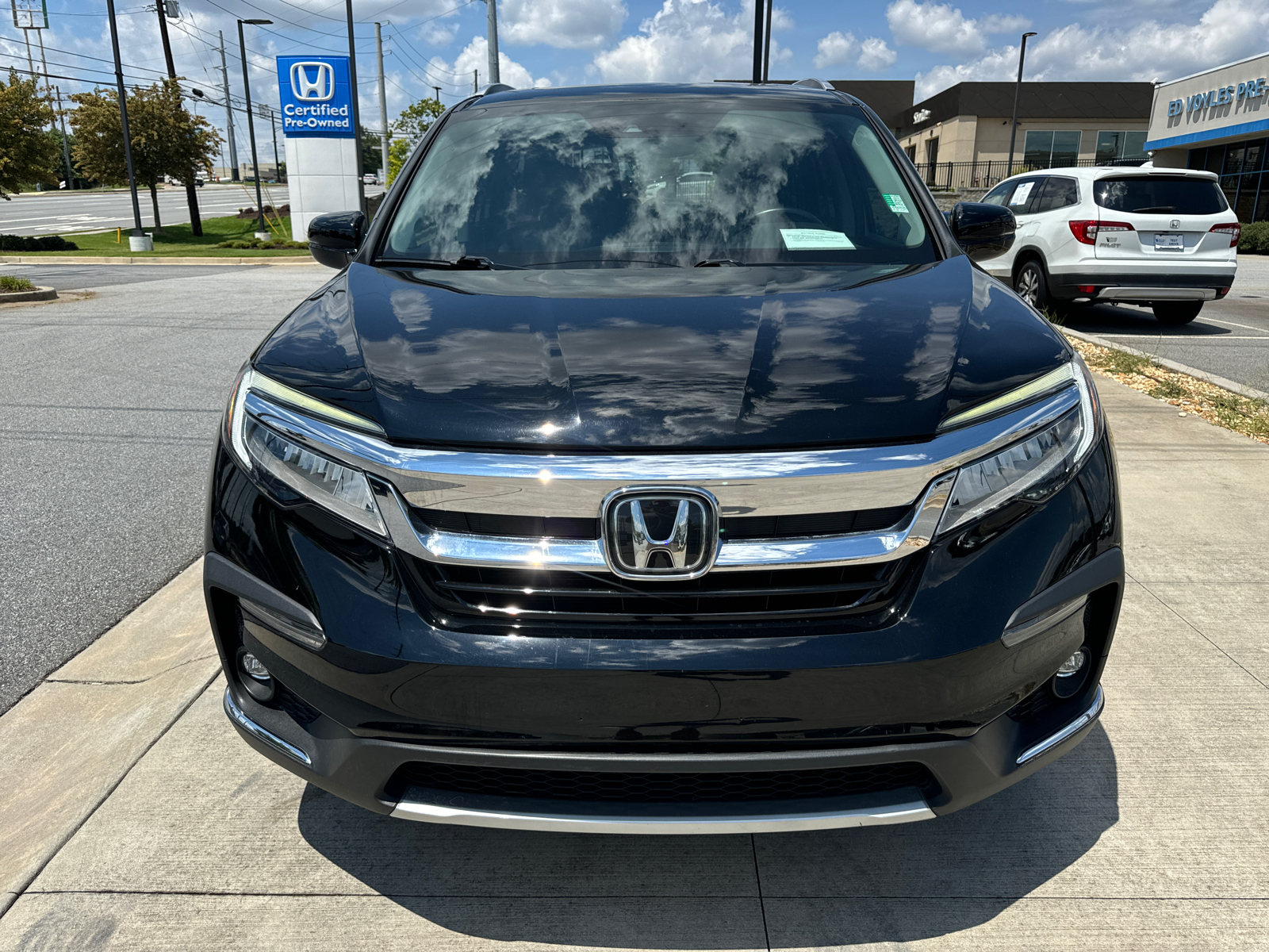 2022 Honda Pilot Touring 7-Passenger 2