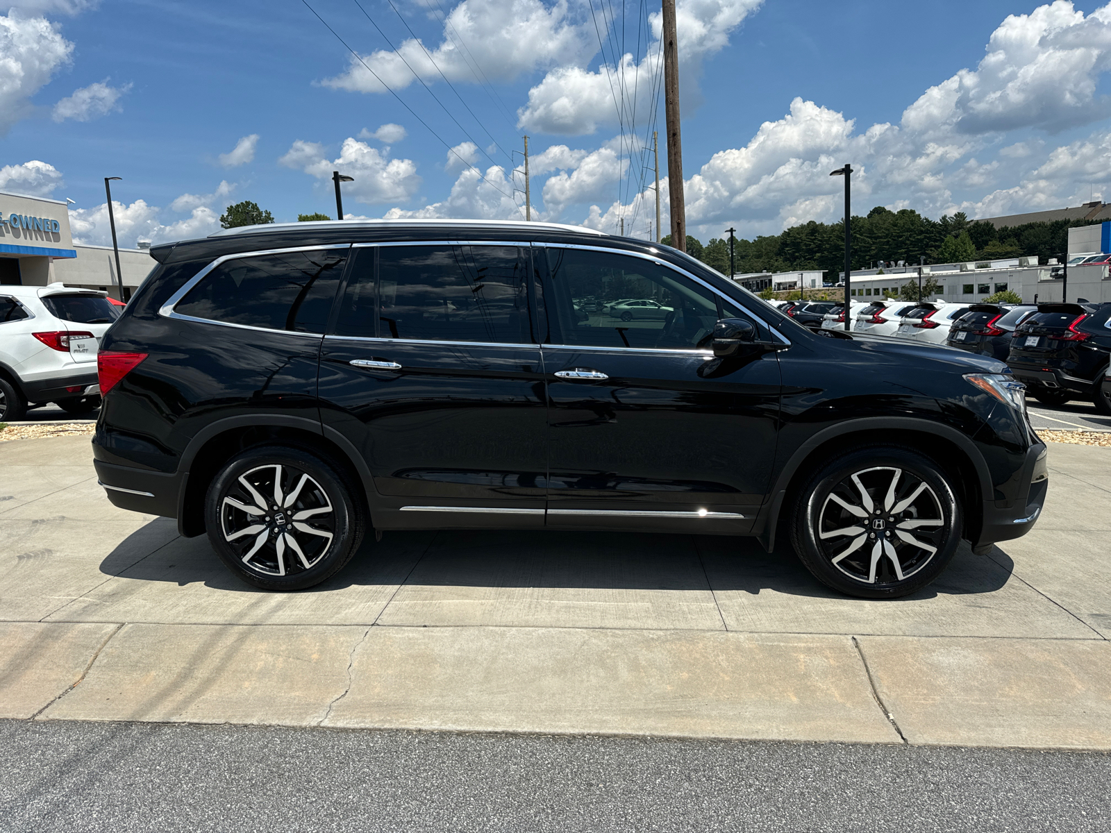 2022 Honda Pilot Touring 7-Passenger 8