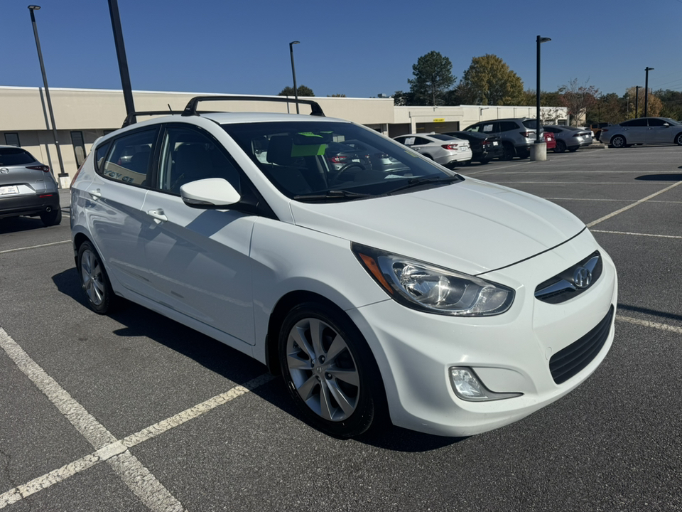 2013 Hyundai Accent SE 1