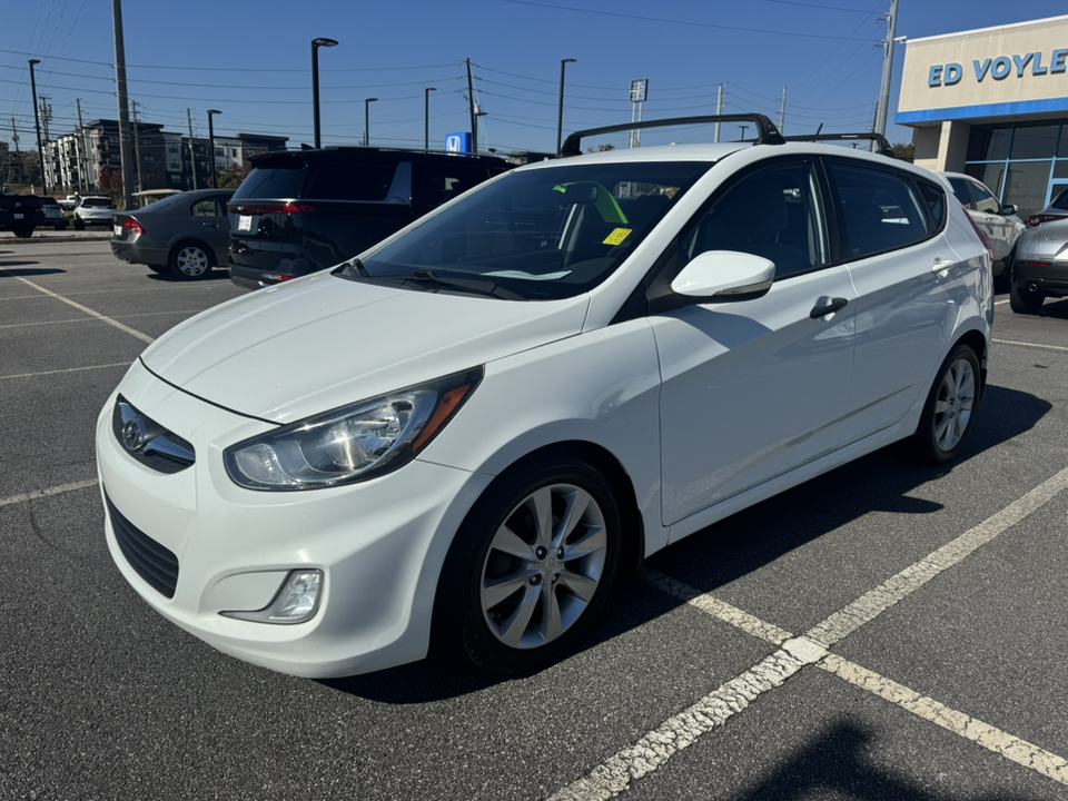 2013 Hyundai Accent SE 3