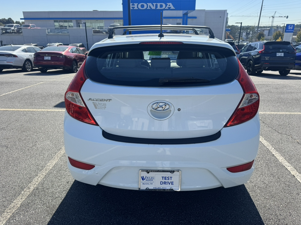 2013 Hyundai Accent SE 6