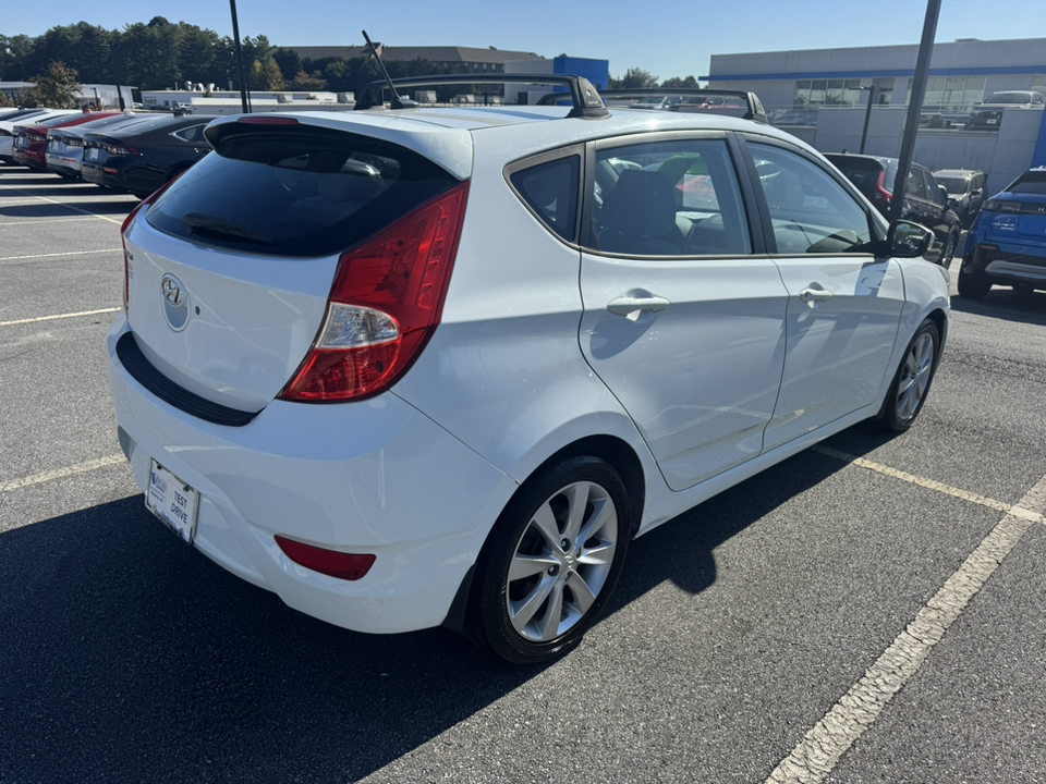 2013 Hyundai Accent SE 7