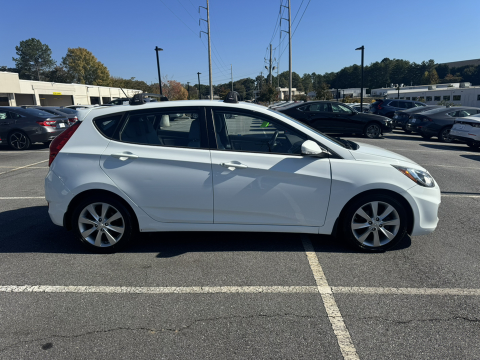 2013 Hyundai Accent SE 8