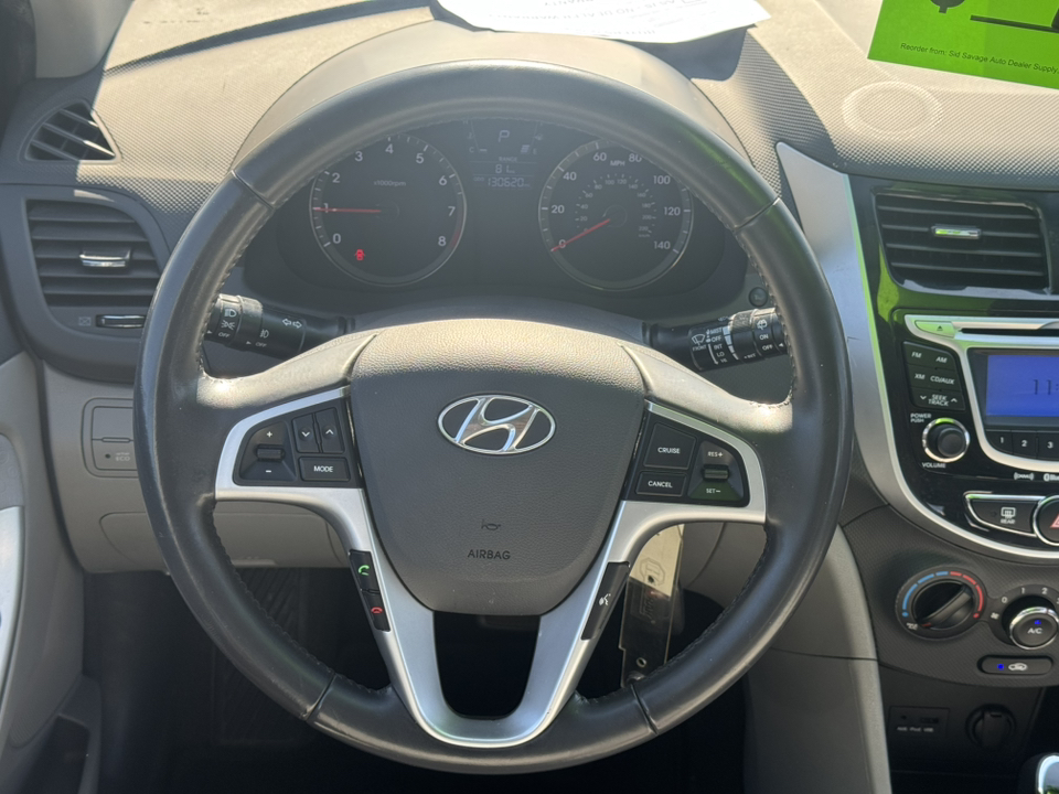 2013 Hyundai Accent SE 16