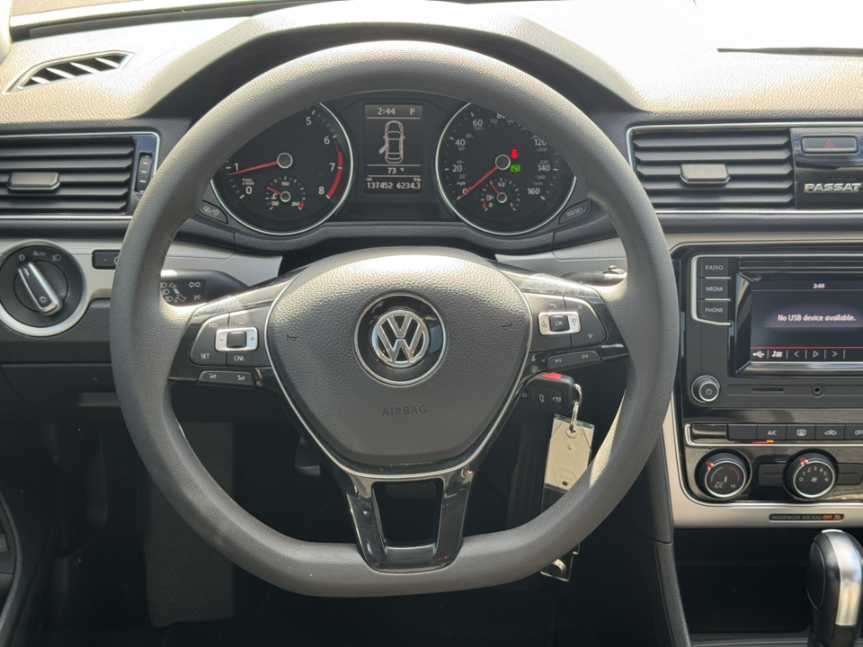 2018 Volkswagen Passat R-Line 16