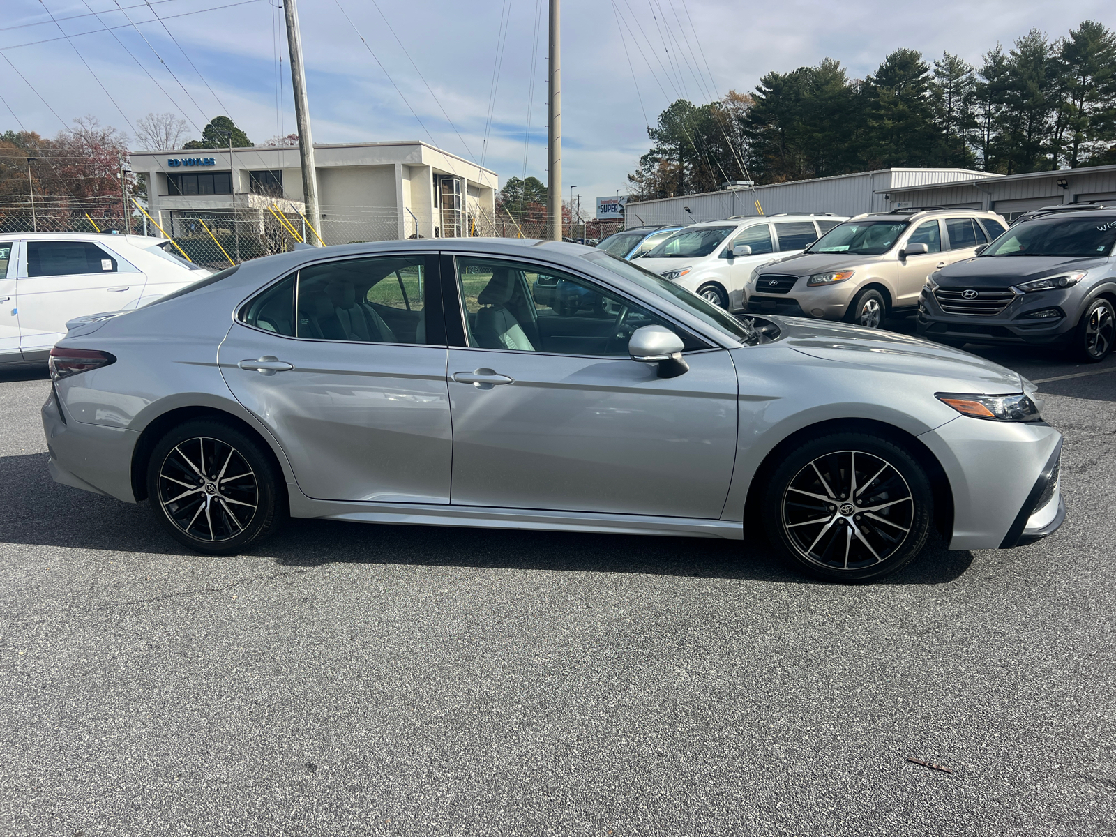 2022 Toyota Camry SE 8