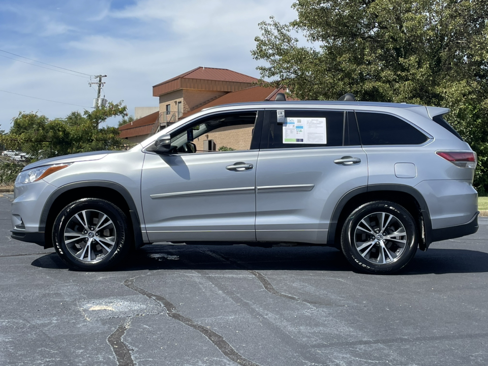 2016 Toyota Highlander XLE V6 9