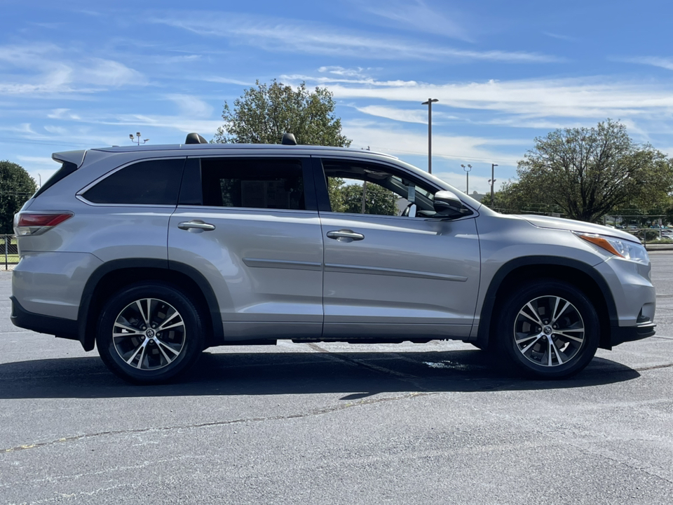 2016 Toyota Highlander XLE V6 13