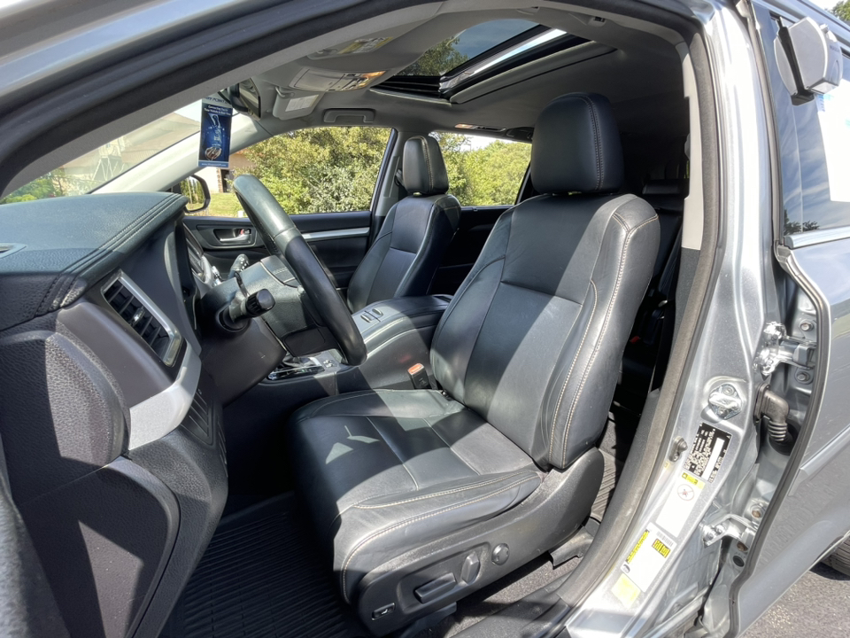 2016 Toyota Highlander XLE V6 17