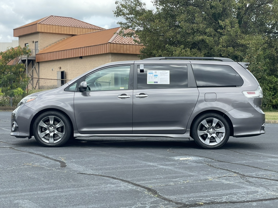 2016 Toyota Sienna  9