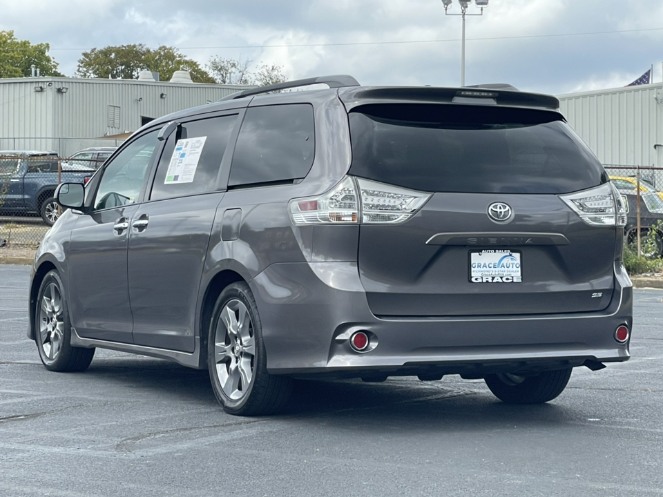 2016 Toyota Sienna  10