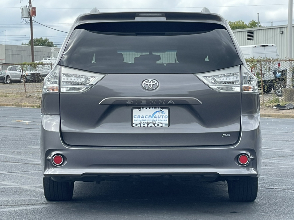 2016 Toyota Sienna  11