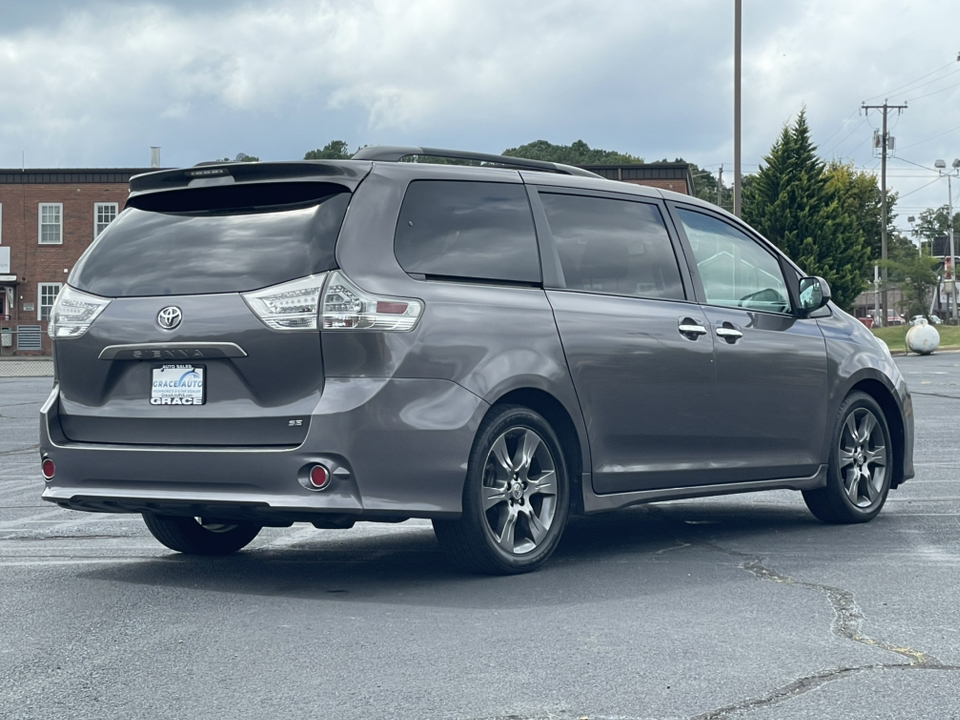 2016 Toyota Sienna  12