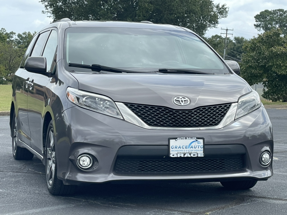 2016 Toyota Sienna  14