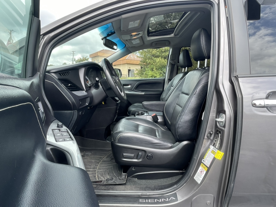 2016 Toyota Sienna  15