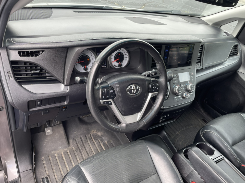 2016 Toyota Sienna  16