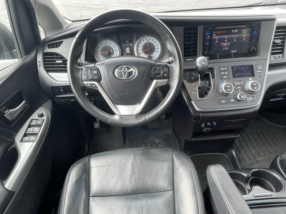 2016 Toyota Sienna  18