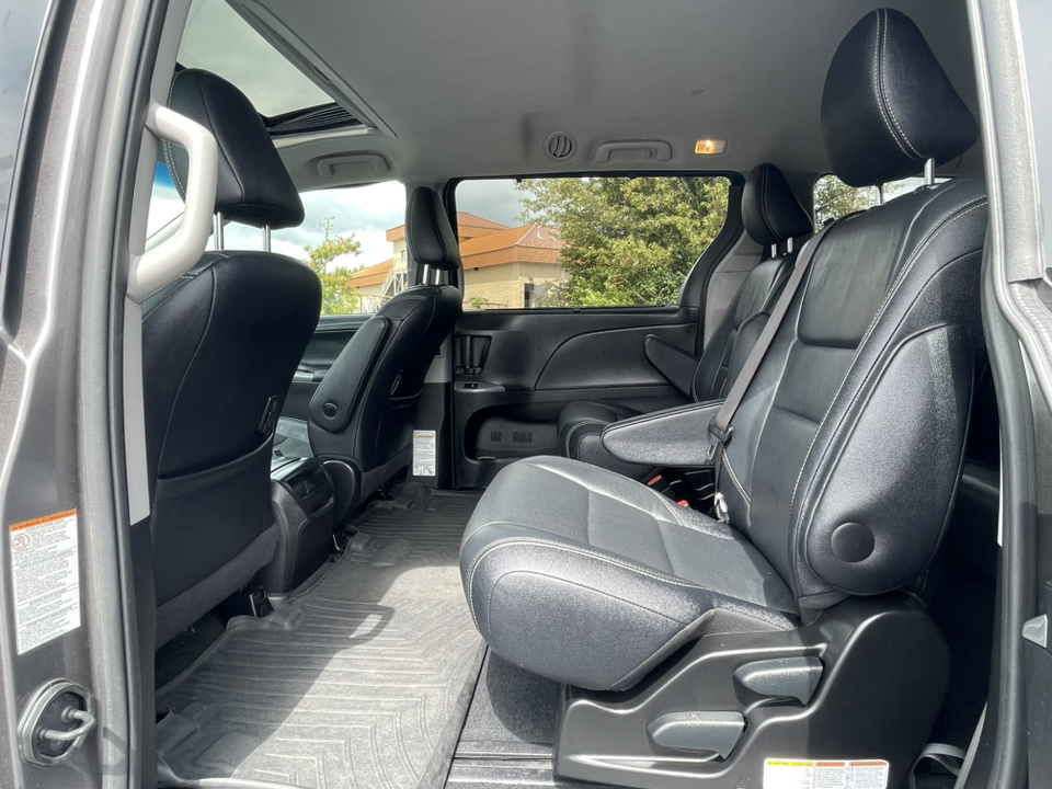 2016 Toyota Sienna  23