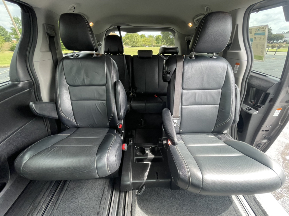 2016 Toyota Sienna  24