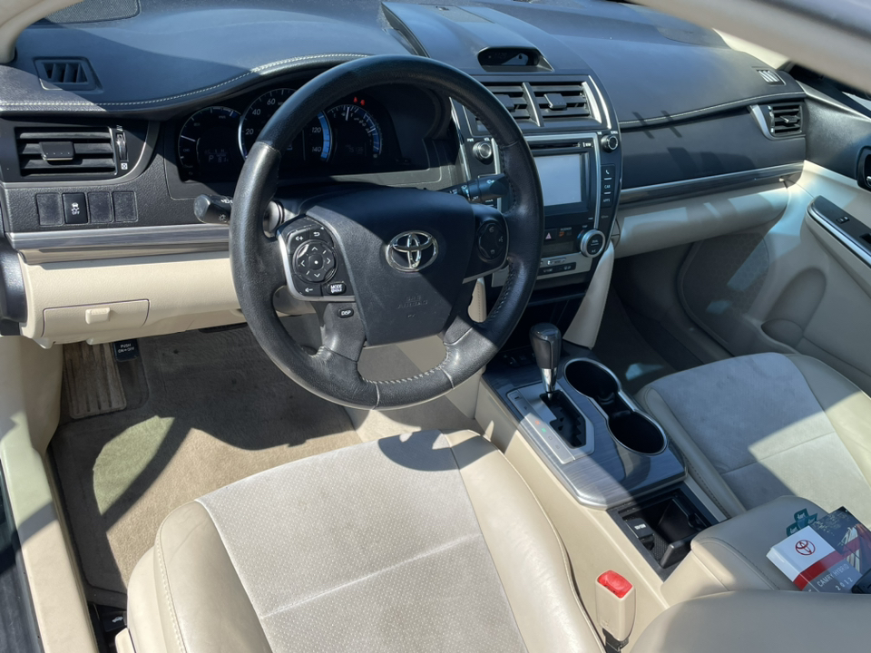 2012 Toyota Camry Hybrid XLE 18