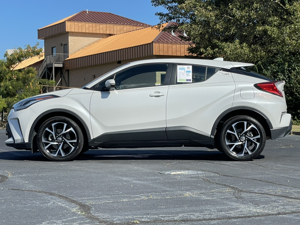 2022 Toyota C-HR XLE 13