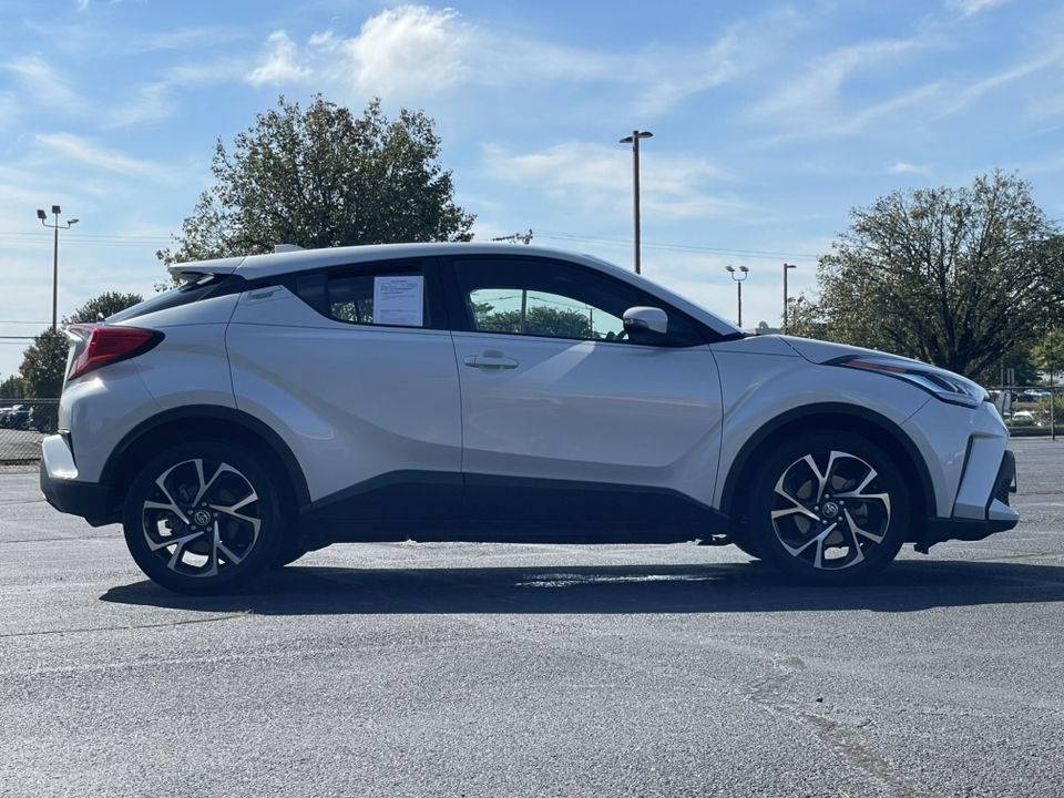 2022 Toyota C-HR XLE 17