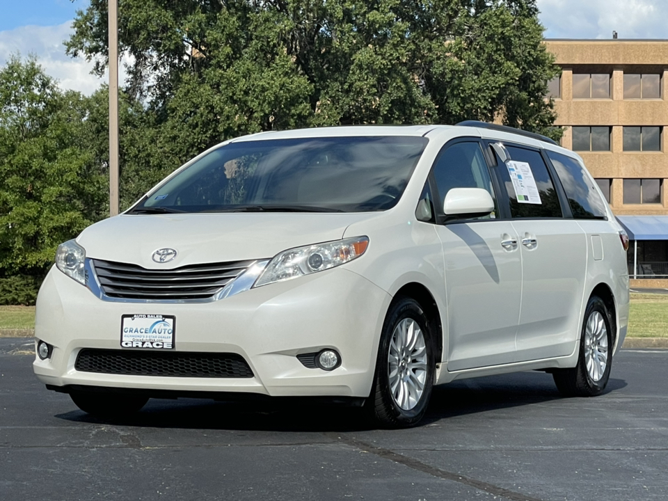 2017 Toyota Sienna Limited 1