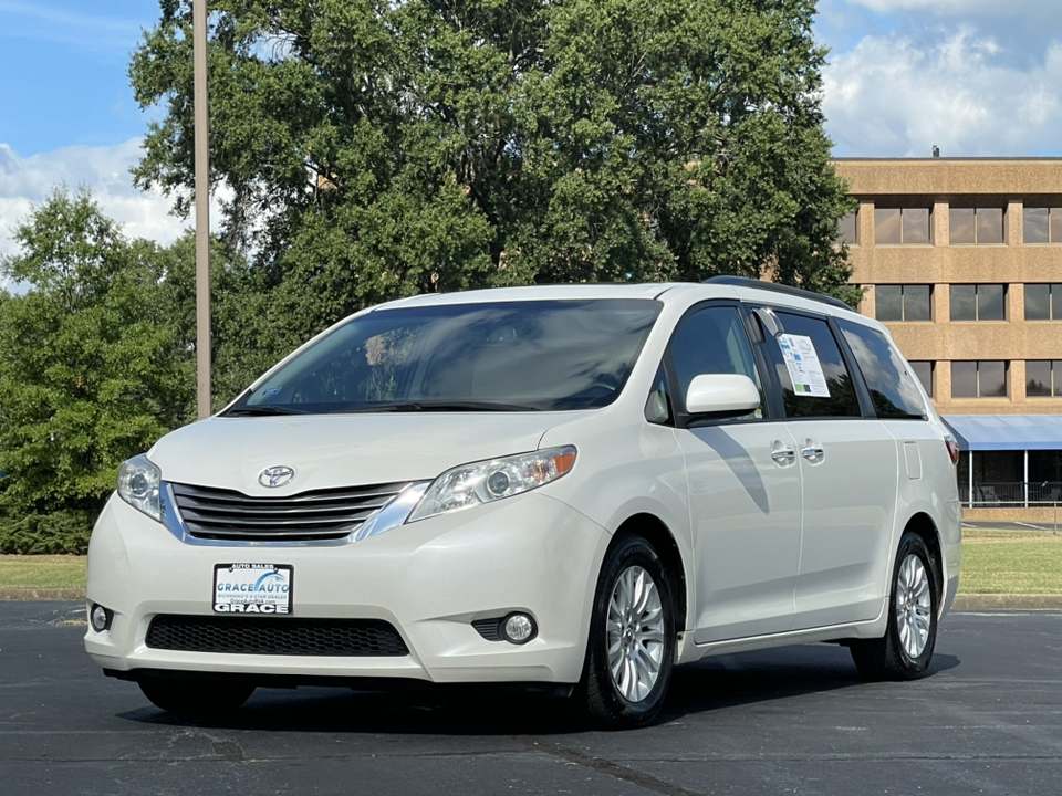 2017 Toyota Sienna Limited 3