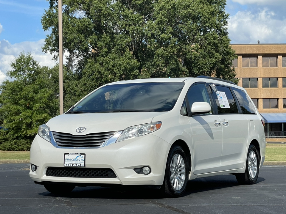 2017 Toyota Sienna Limited 4