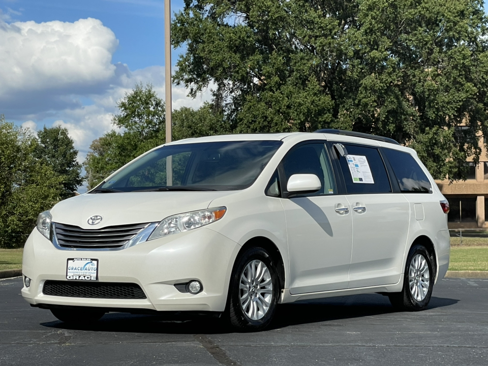 2017 Toyota Sienna Limited 8