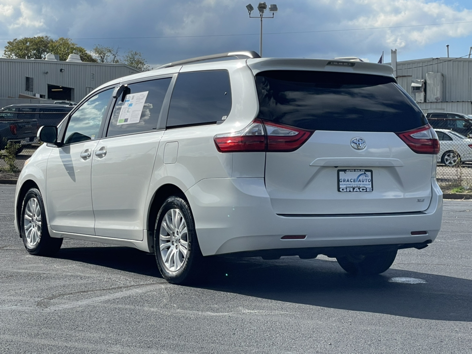 2017 Toyota Sienna Limited 11