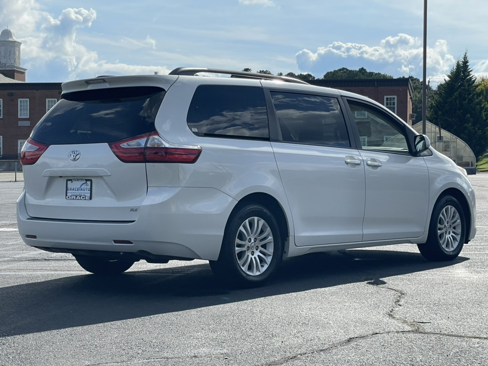 2017 Toyota Sienna Limited 13