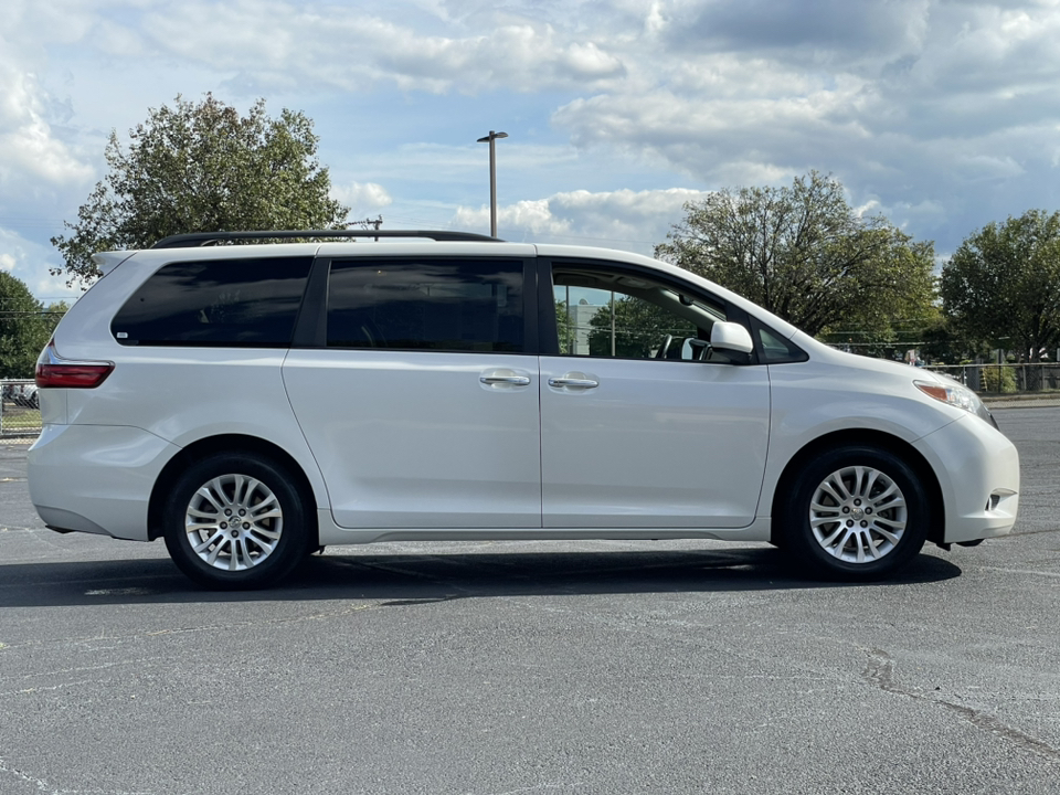 2017 Toyota Sienna Limited 14