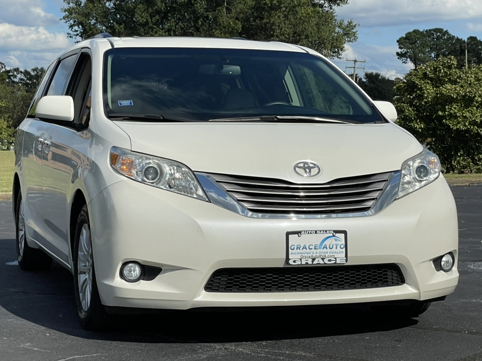 2017 Toyota Sienna Limited 15