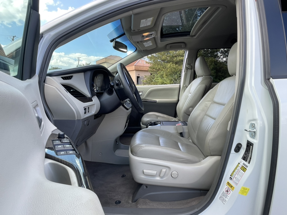 2017 Toyota Sienna Limited 16