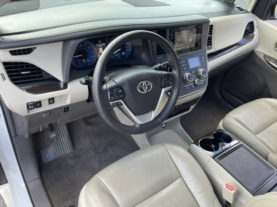 2017 Toyota Sienna Limited 17