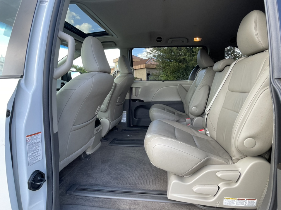 2017 Toyota Sienna Limited 24