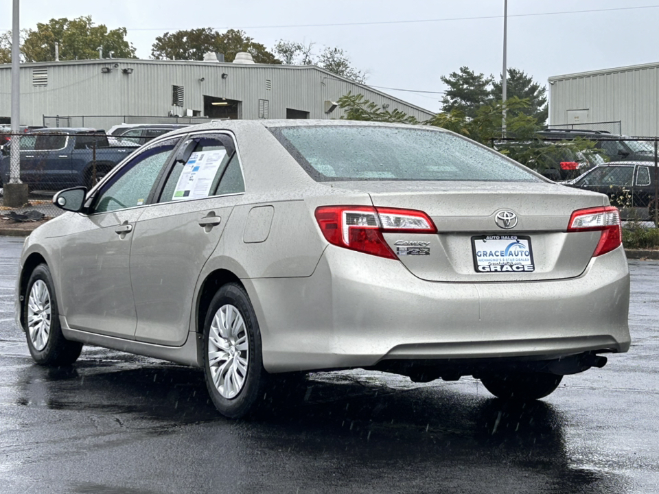 2014 Toyota Camry  9